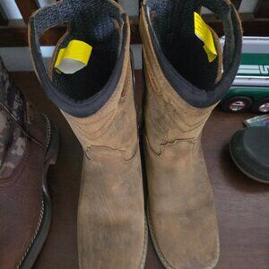 Boys boots